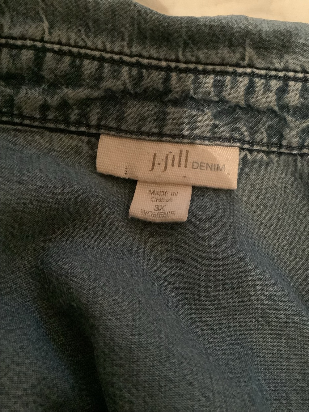 J. Jill Denim Button-Front Chambray Top in Faded Blue - Picture 5 of 11